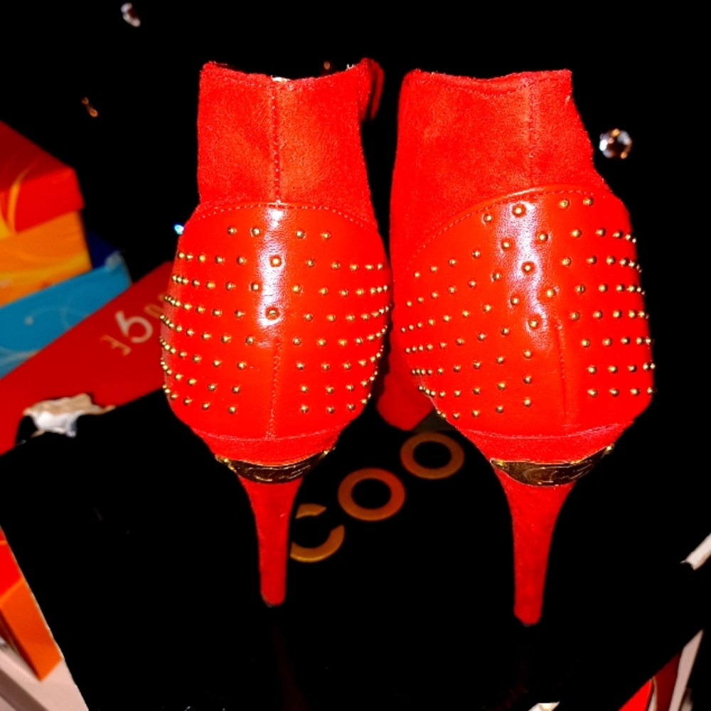 Exclusive Collectors item Womans size 10 red Coogi pumps